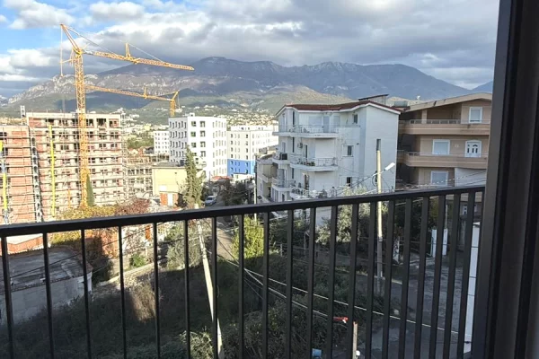 Appartamento in vendita a Tirana 1+1, Vuoto