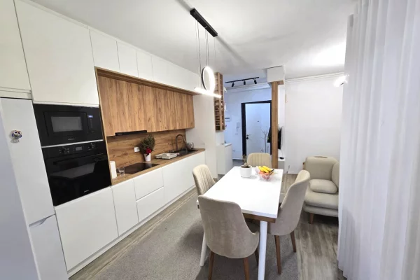 Shtepi ne shitje Apartament ne Tirane, 1+1, Mobilimi E mobiluar, Pagesa 138,000  Euro.