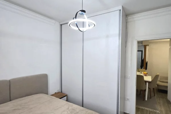 Shtepi ne shitje Apartament ne Tirane, 1+1, Mobilimi E mobiluar, Pagesa 138,000  Euro.