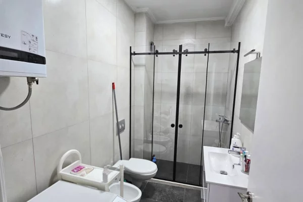 Shtepi ne shitje Apartament ne Tirane, 1+1, Mobilimi E mobiluar, Pagesa 138,000  Euro.