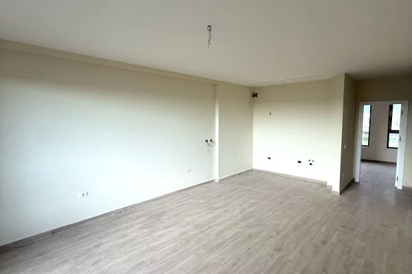 Shtepi ne shitje Apartament ne Tirane, 3+1, Mobilimi Bosh, pa mobiluar, Pagesa 267,400  Euro.
