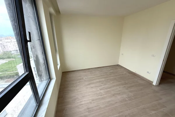 Shtepi ne shitje Apartament ne Tirane, 3+1, Mobilimi Bosh, pa mobiluar, Pagesa 267,400  Euro.