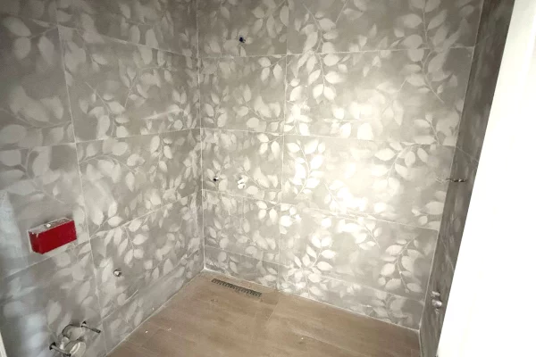 Shtepi ne shitje Apartament ne Tirane, 3+1, Mobilimi Bosh, pa mobiluar, Pagesa 267,400  Euro.