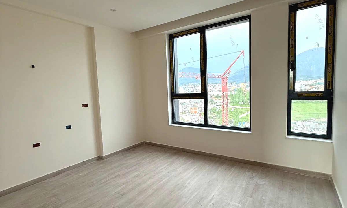 Shtepi ne shitje Apartament ne Tirane, 3+1, Mobilimi Bosh, pa mobiluar, Pagesa 267,400  Euro.