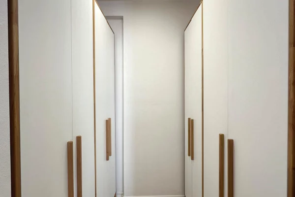 Shtepi ne shitje Apartament ne Tirane, 3+1, Mobilimi E mobiluar, Pagesa 337,900  Euro.