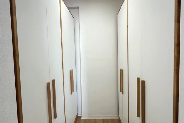 Shtepi ne shitje Apartament ne Tirane, 3+1, Mobilimi E mobiluar, Pagesa 337,900  Euro.