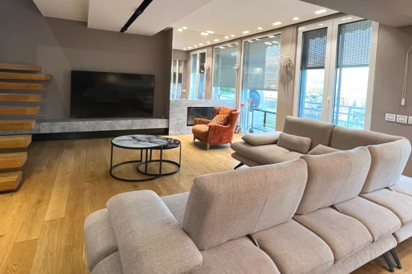 Shtepi me qera Apartament ne Tirane, 3+1, Mobilimi E mobiluar, Pagesa 2,000  Euro.