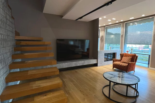 Shtepi me qera Apartament ne Tirane, 3+1, Mobilimi E mobiluar, Pagesa 2,000  Euro.