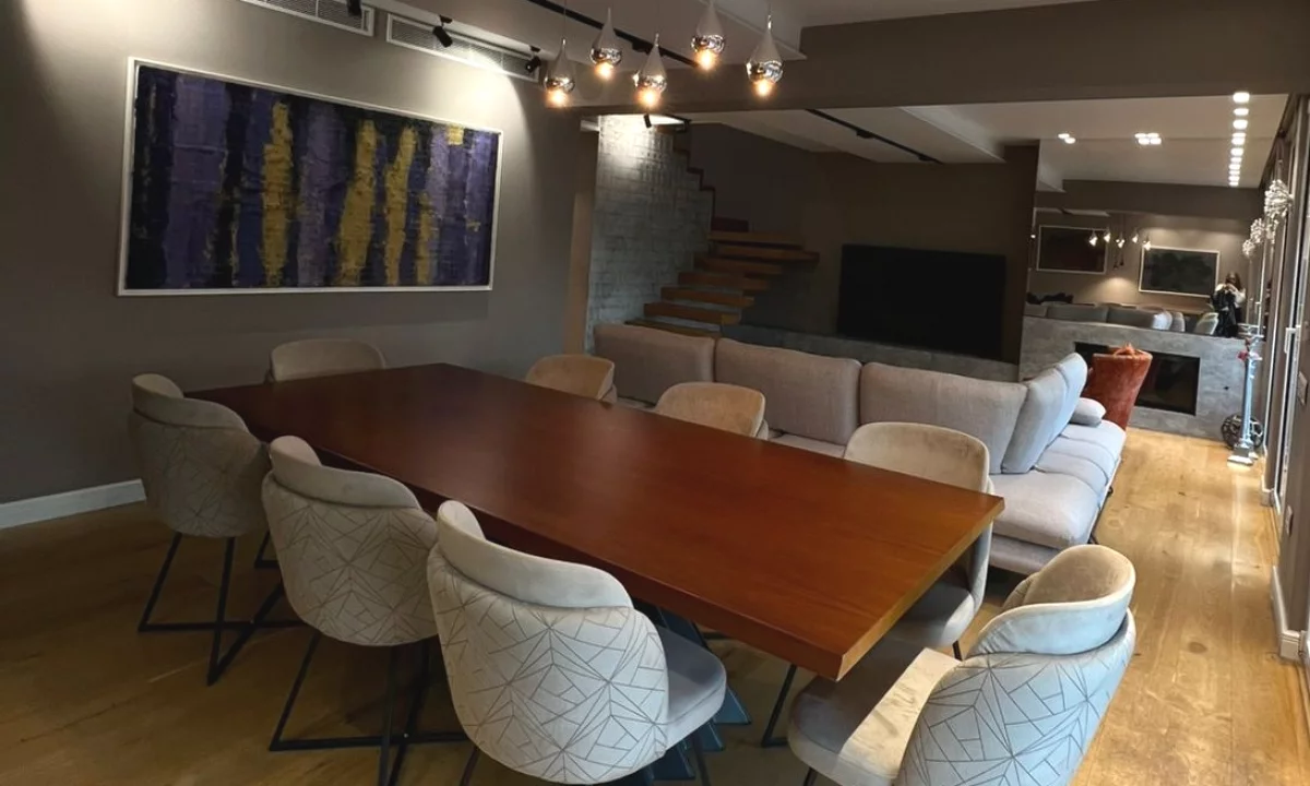 Shtepi me qera Apartament ne Tirane, 3+1, Mobilimi E mobiluar, Pagesa 2,000  Euro.