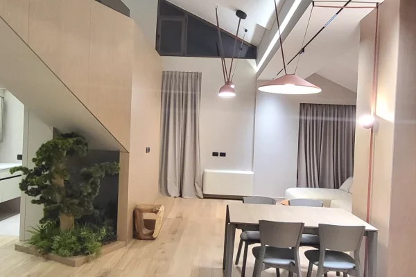 Shtepi me qera Duplex(shtepi me 2 kate) ne Tirane, 3+1, Mobilimi E mobiluar, Pagesa 2,000  Euro.