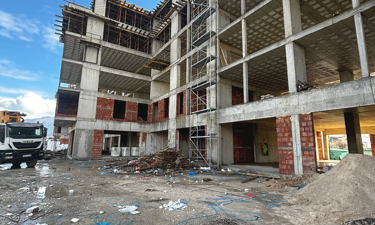 Shtepi ne shitje Apartament ne Tirane, 1+1, Mobilimi Bosh, pa mobiluar, Pagesa 5,139,100  Leke.