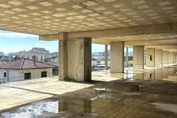 Shtepi ne shitje Apartament ne Tirane, 1+1, Mobilimi Bosh, pa mobiluar, Pagesa 5,139,100  Leke.