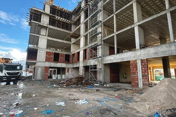 Shtepi ne shitje Apartament ne Tirane, 1+1, Mobilimi Bosh, pa mobiluar, Pagesa 5,139,100  Leke.