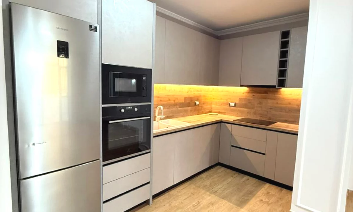 Shtepi me qera Apartament ne Tirane, 2+1, Mobilimi Pjeserisht e mobiluar, Pagesa 1,000  Euro.