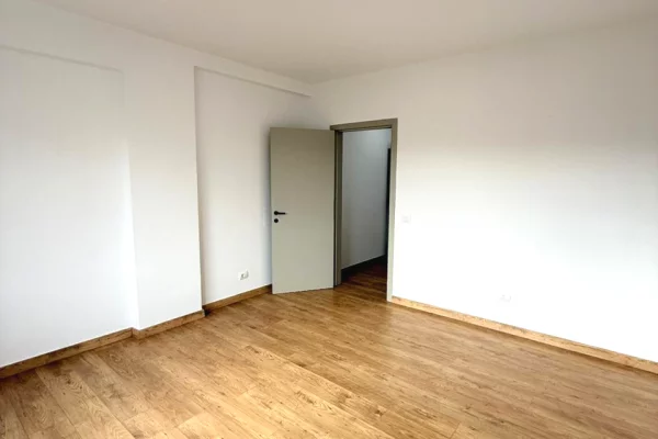 Shtepi me qera Apartament ne Tirane, 2+1, Mobilimi Pjeserisht e mobiluar, Pagesa 1,000  Euro.