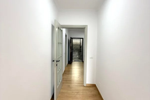 Shtepi me qera Apartament ne Tirane, 2+1, Mobilimi Pjeserisht e mobiluar, Pagesa 1,000  Euro.