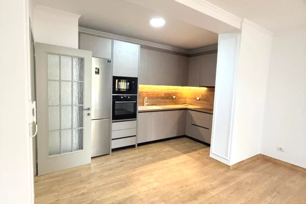 Shtepi me qera Apartament ne Tirane, 2+1, Mobilimi Pjeserisht e mobiluar, Pagesa 1,000  Euro.