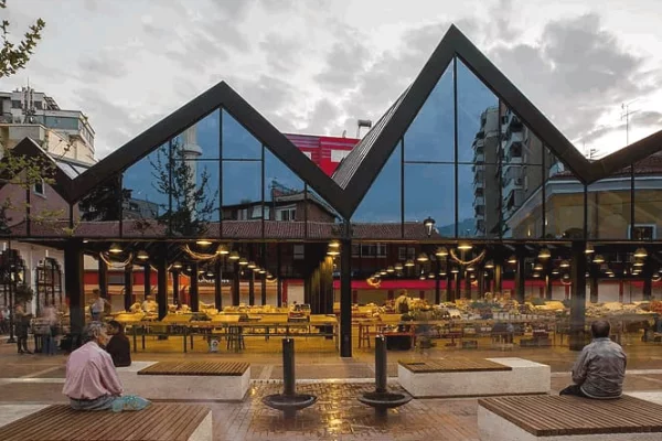 Ambient biznesi me qera 3+1 ne Tirane - 600 Euro