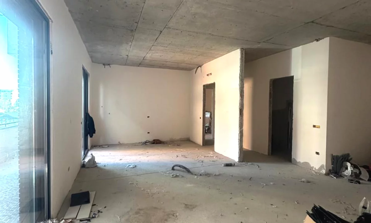 Shtepi ne shitje Apartament ne Tirane, 2+1, Mobilimi Bosh, pa mobiluar, Pagesa 330,000  Euro.