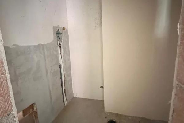 Shtepi ne shitje Apartament ne Tirane, 2+1, Mobilimi Bosh, pa mobiluar, Pagesa 330,000  Euro.