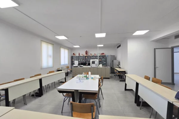 Ambient biznesi me qera 3+1 ne Tirane - 13,400 Euro