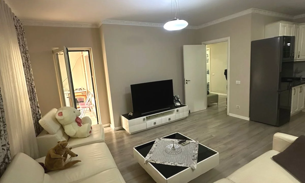 Shtepi ne shitje Apartament ne Tirane, 2+1, Mobilimi E mobiluar, Pagesa 235,000  Euro.