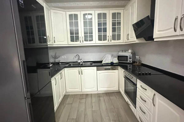 Shtepi ne shitje Apartament ne Tirane, 2+1, Mobilimi E mobiluar, Pagesa 235,000  Euro.