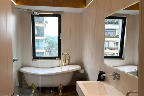 Shtepi ne shitje Apartament ne Tirane, 2+1, Mobilimi E mobiluar, Pagesa 169,000  Euro.