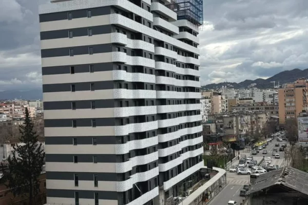 Shtepi ne shitje Apartament ne Tirane, 2+1, Mobilimi Bosh, pa mobiluar, Pagesa 278,500  Euro.