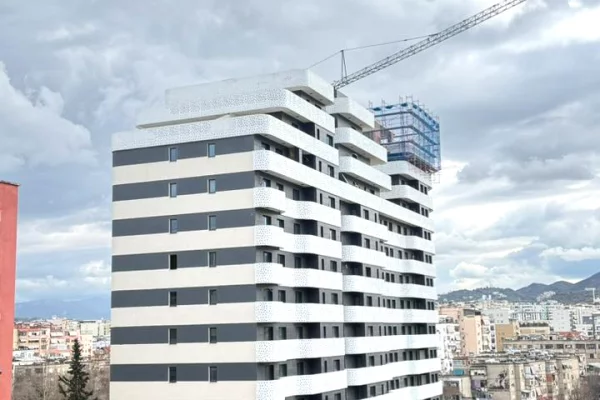 Shtepi ne shitje Apartament ne Tirane, 2+1, Mobilimi Bosh, pa mobiluar, Pagesa 278,500  Euro.