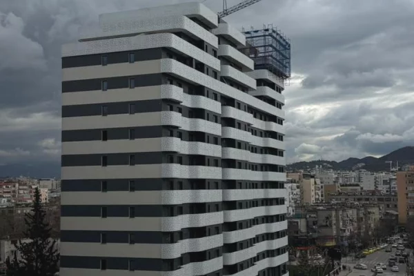 Shtepi ne shitje Apartament ne Tirane, 1+1, Mobilimi Bosh, pa mobiluar, Pagesa 190,000  Euro.