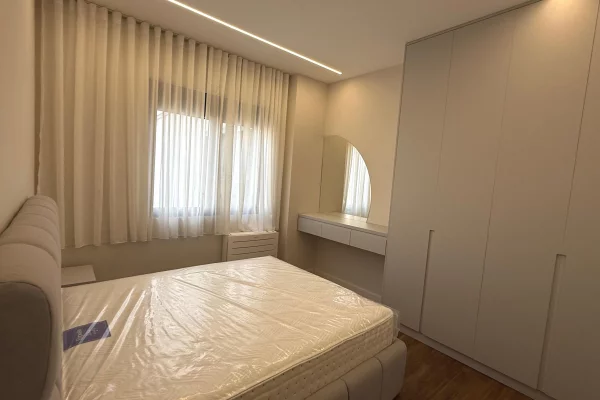 Shtepi me qera 2+1 ne Tirane - 1,000 Euro