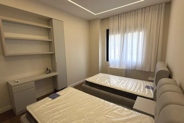Shtepi me qera Apartament ne Tirane, 2+1, Mobilimi E mobiluar, Pagesa 1,000  Euro.