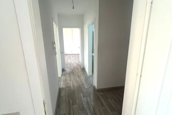 Shtepi ne shitje Apartament ne Tirane, 2+1, Mobilimi Bosh, pa mobiluar, Pagesa 165,200  Euro.