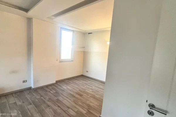 Shtepi ne shitje Apartament ne Tirane, 2+1, Mobilimi Bosh, pa mobiluar, Pagesa 165,200  Euro.