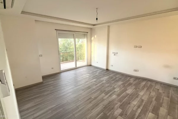 Shtepi ne shitje Apartament ne Tirane, 2+1, Mobilimi Bosh, pa mobiluar, Pagesa 165,200  Euro.