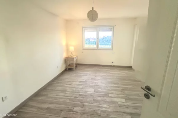 Shtepi ne shitje Apartament ne Tirane, 2+1, Mobilimi Bosh, pa mobiluar, Pagesa 165,200  Euro.