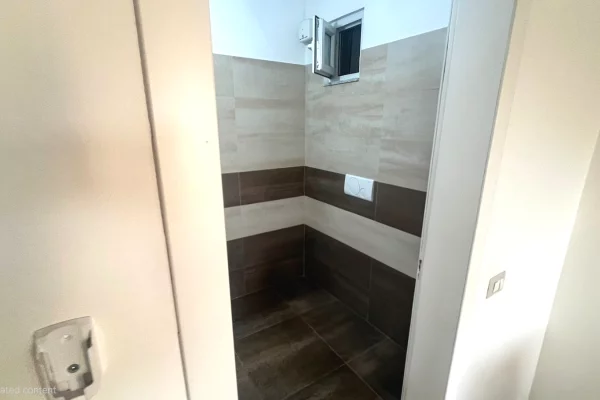 Shtepi ne shitje Apartament ne Tirane, 2+1, Mobilimi Bosh, pa mobiluar, Pagesa 165,200  Euro.