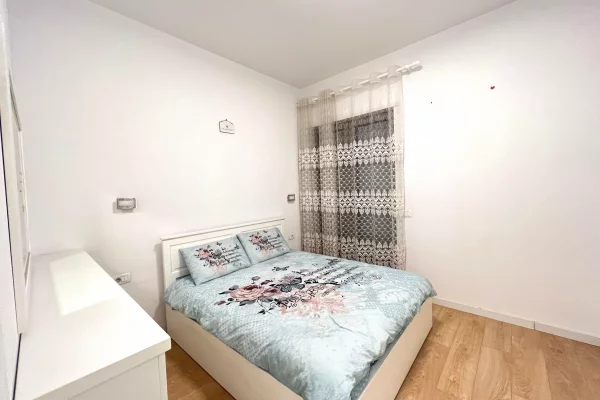 Shtepi me qera Apartament ne Tirane, 2+1, Mobilimi E mobiluar, Pagesa 1,200  Euro.