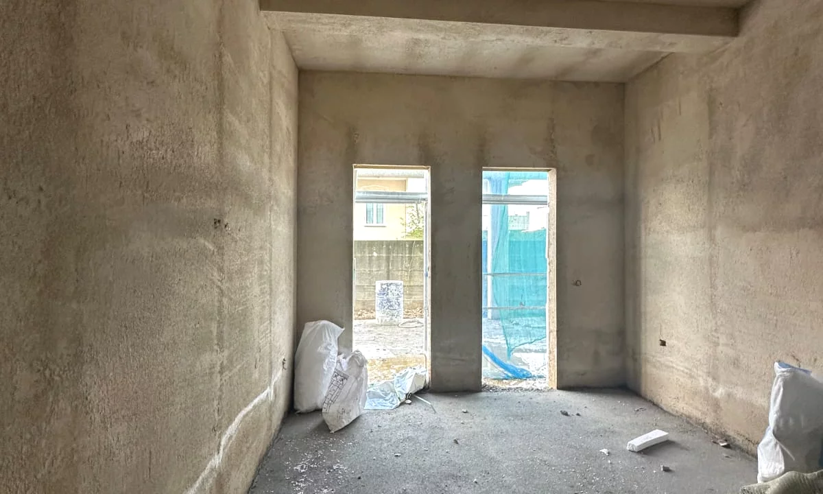 Shtepi ne shitje Apartament ne Tirane, 2+1, Mobilimi Bosh, pa mobiluar, Pagesa 112,000  Euro.