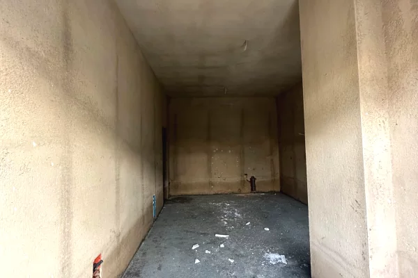 Shtepi ne shitje Apartament ne Tirane, 2+1, Mobilimi Bosh, pa mobiluar, Pagesa 112,000  Euro.