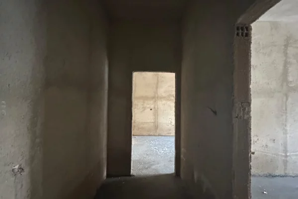 Shtepi ne shitje Apartament ne Tirane, 2+1, Mobilimi Bosh, pa mobiluar, Pagesa 112,000  Euro.