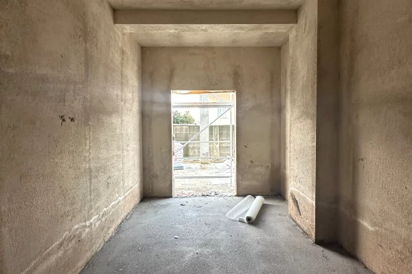 Shtepi ne shitje Apartament ne Tirane, 2+1, Mobilimi Bosh, pa mobiluar, Pagesa 112,000  Euro.