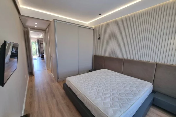 Shtepi me qera Apartament ne Tirane, 2+1, Mobilimi E mobiluar, Pagesa 1,200  Euro.