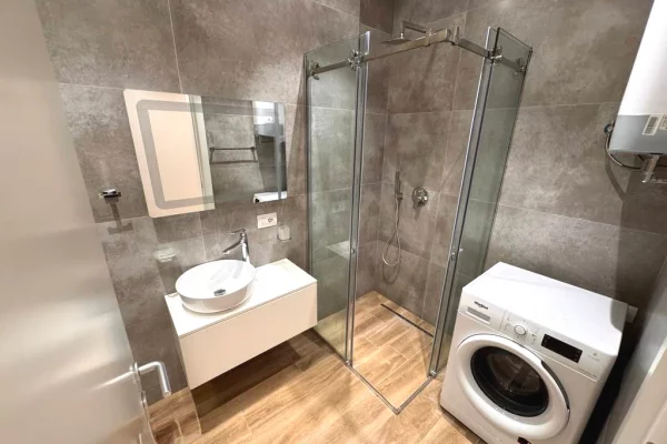 Shtepi me qera Apartament ne Tirane, 2+1, Mobilimi E mobiluar, Pagesa 1,200  Euro.