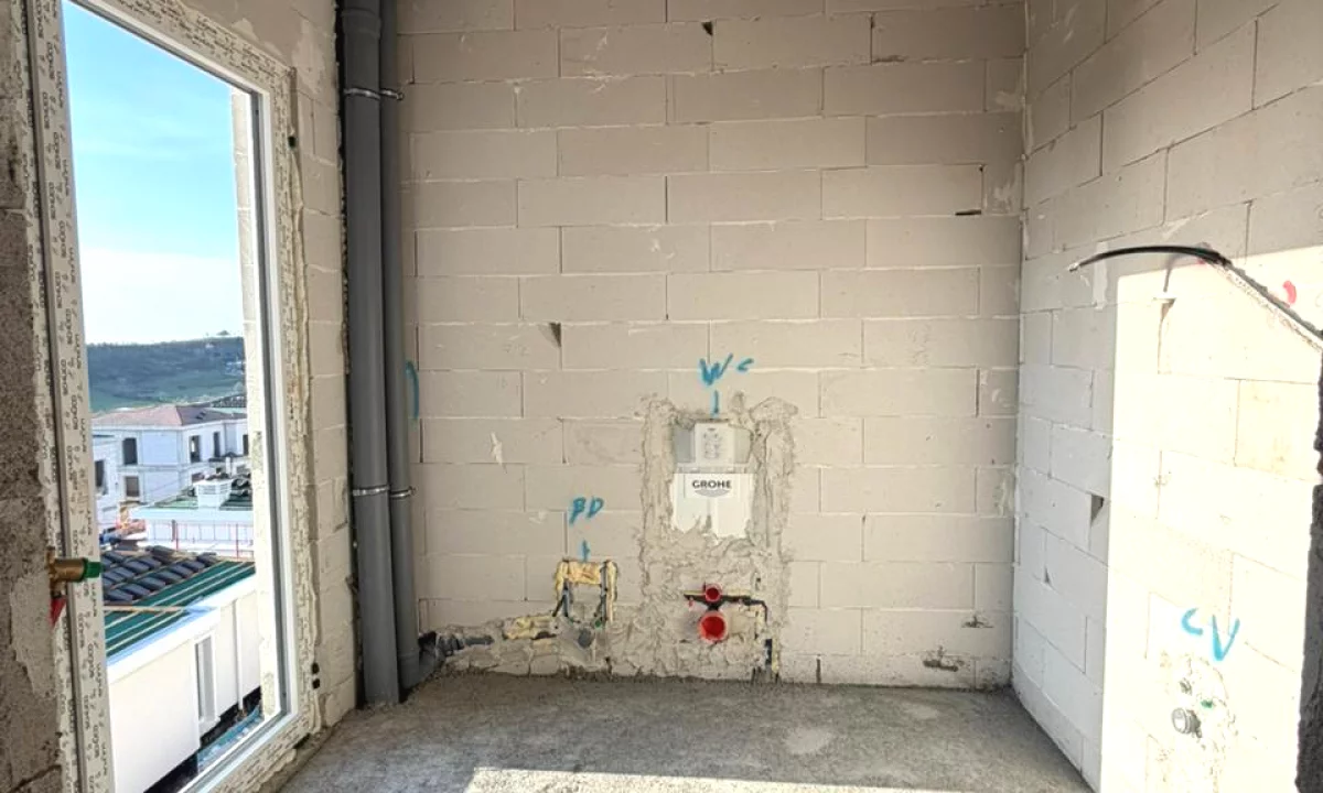 Shtepi ne shitje Vila Luksoze ne Tirane, 3+1, Mobilimi Bosh, pa mobiluar, Pagesa 700,000  Euro.