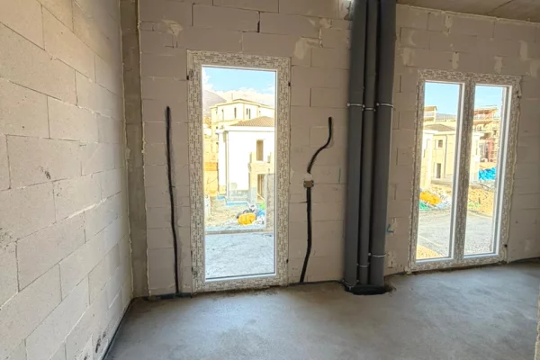 Shtepi ne shitje Vila Luksoze ne Tirane, 3+1, Mobilimi Bosh, pa mobiluar, Pagesa 700,000  Euro.