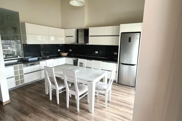 Shtepi me qera Apartament ne Tirane, 2+1, Mobilimi E mobiluar, Pagesa 1,500  Euro.