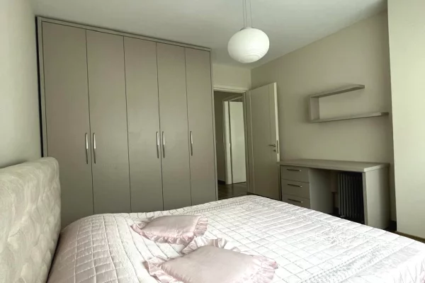 Shtepi me qera Apartament ne Tirane, 2+1, Mobilimi E mobiluar, Pagesa 1,500  Euro.