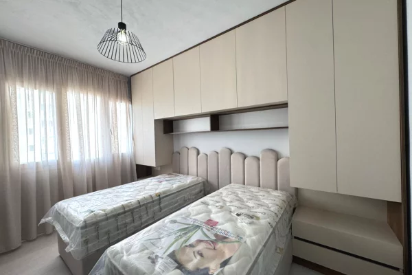 Shtepi me qera Apartament ne Tirane, 2+1, Mobilimi E mobiluar, Pagesa 75,000  Leke.